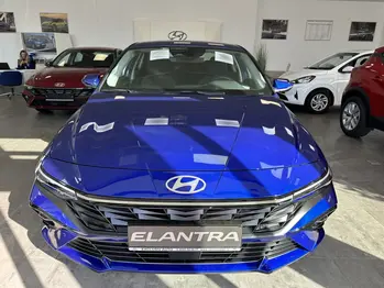 NEW ELANTRA 1.6 123CP CVT HIGHWAY : Hyundai Elantra